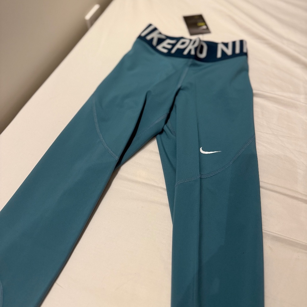 NEW - Nike Pro Turquoise Leggings